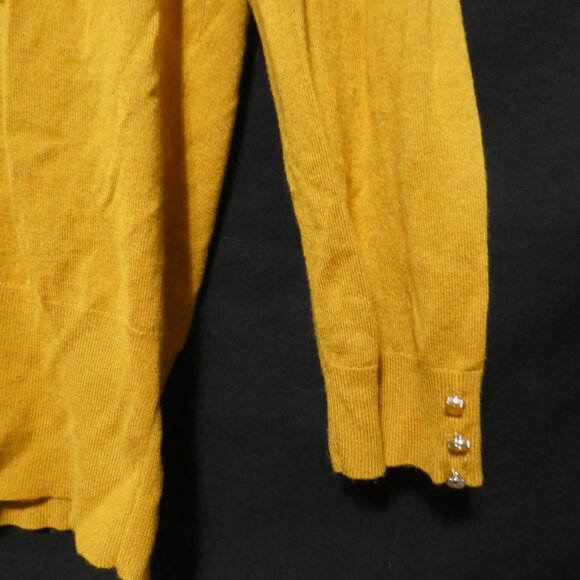 PREMISE STUDIO | large | Knit Lightweight Button Front Sweater - Picture 8 of 16